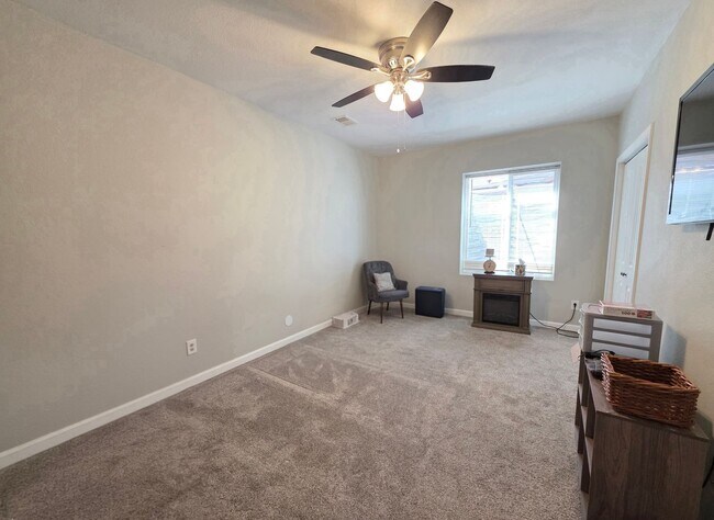 Building Photo - Gorgeous 4 Bed 4 bath Home In Banning Lewis Ranch!!