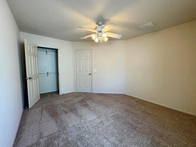 Building Photo - 172 Spruce Dr