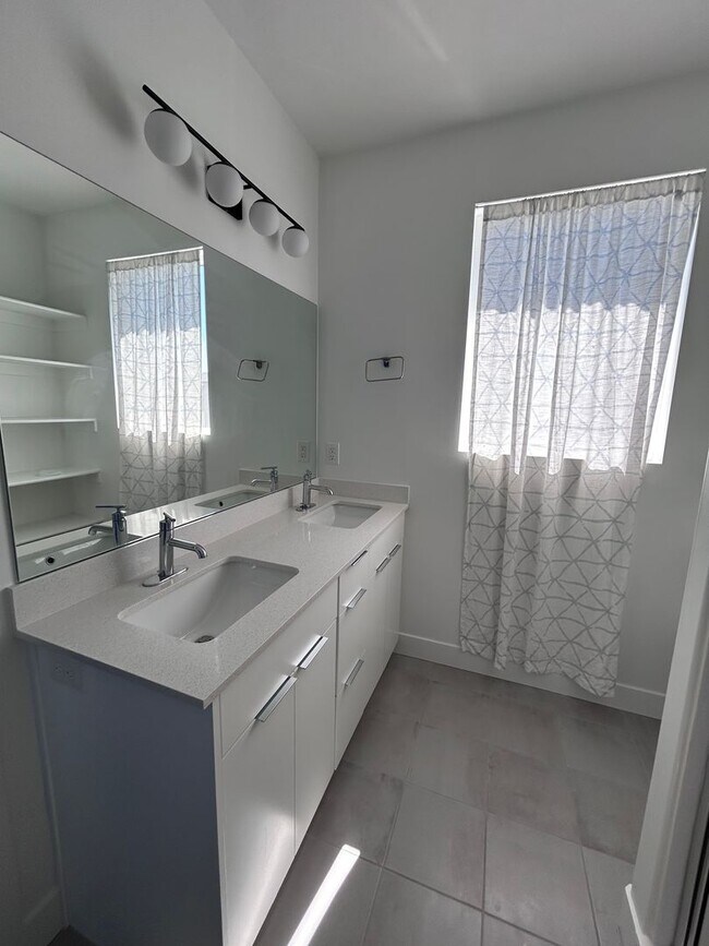Building Photo - 4 Bedroom 3 Bath Town Home for Rent in AF