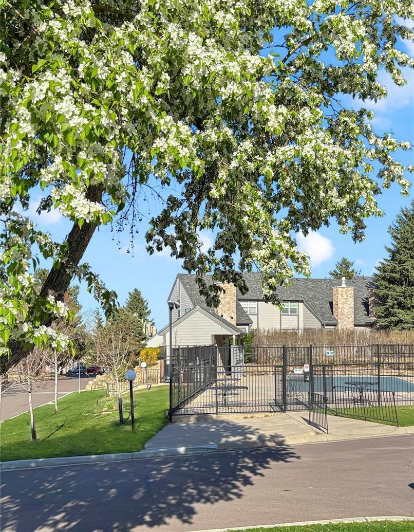 Building Photo - 422 Cobblestone Dr