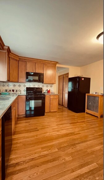 Building Photo - 21 Lawrence Ln