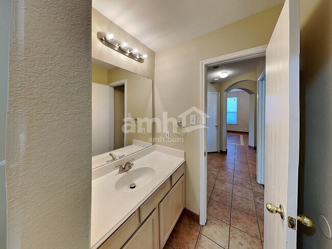 Building Photo - 904 Western Pass