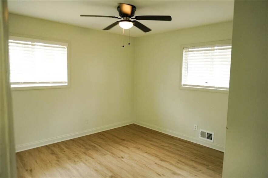 Building Photo - 1875 Dunlap Ave