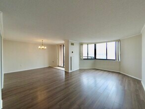 Building Photo - 1009 Harmon Cove Tower