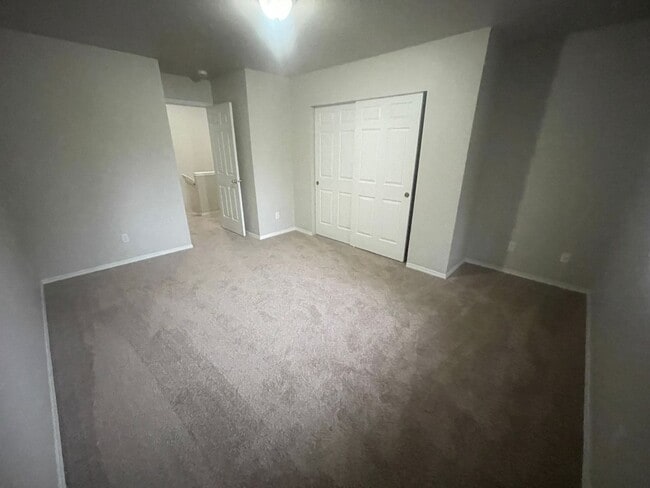 Building Photo - Move in special- 2 Weeks Free!