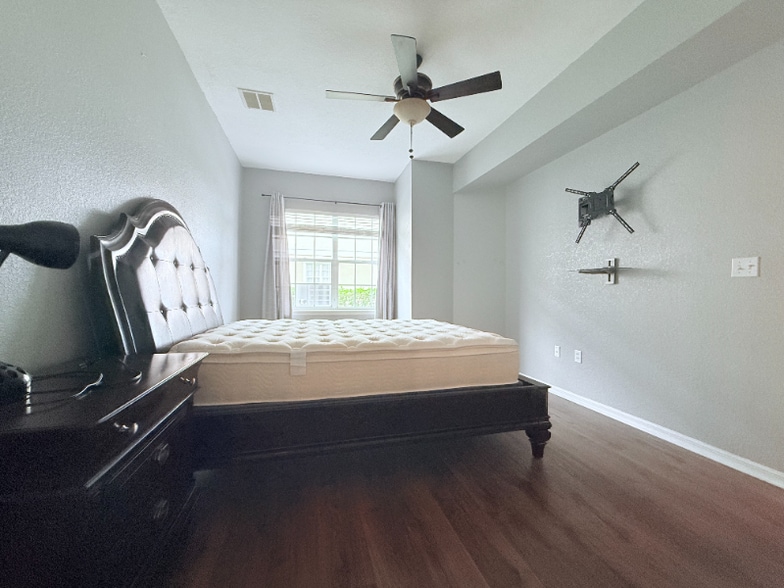 Building Photo - 100 Turpial Way