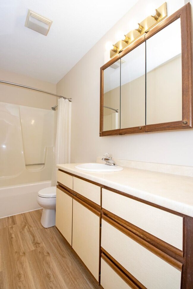 Building Photo - Two Bedroom Apartment