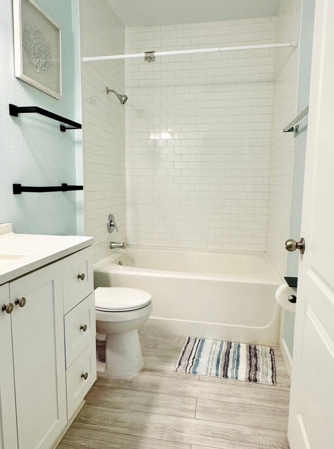 Building Photo - 2 Bedroom/ 2 Baths / 2 Car Garage Condo Fo...