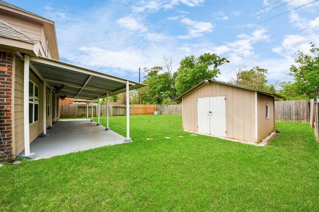 Building Photo - 122 Persimmon Dr