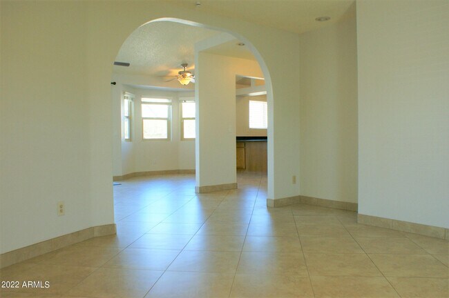 Building Photo - 4148 E Des Moines St