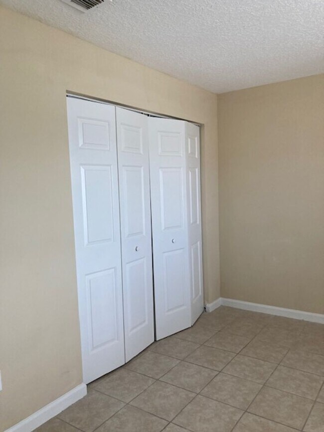 Building Photo - 35 Brunswick Ln