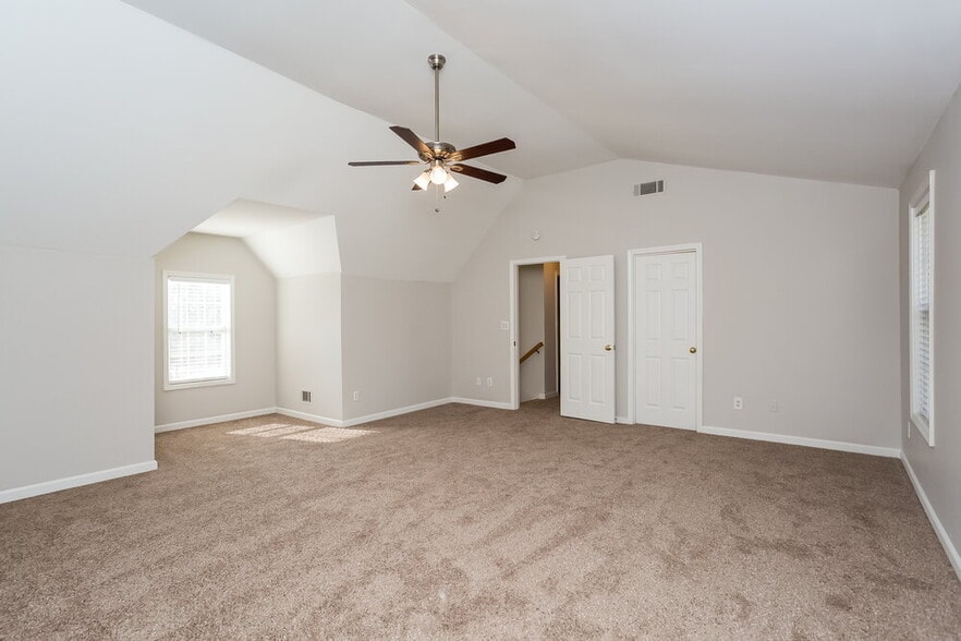 Building Photo - 5175 Yellow Pine Dr