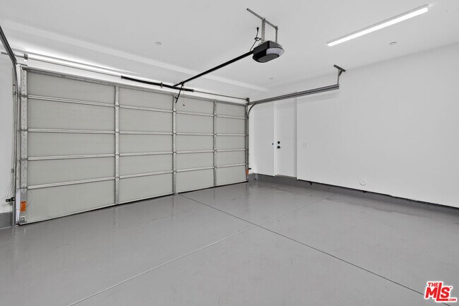 Building Photo - 150 N Carondelet St