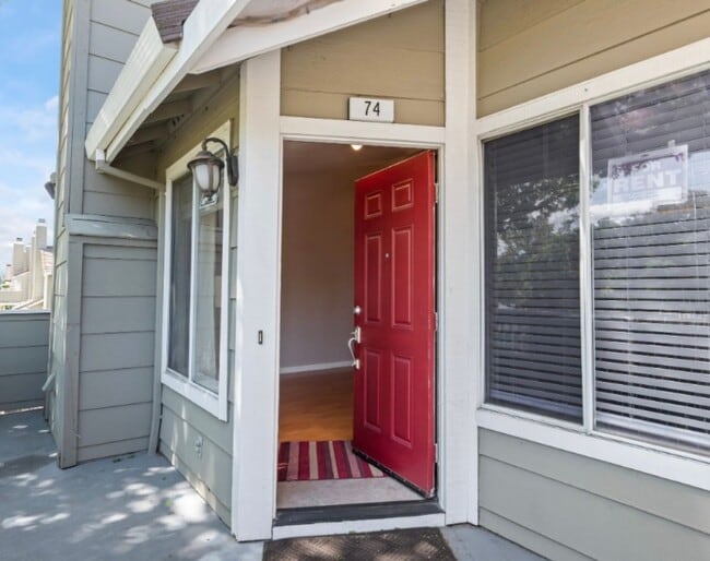 Building Photo - Stunning upstairs condo unit for rent in Blossom Valley