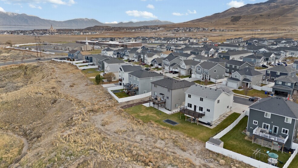 Building Photo - 4877 E Silver Ridge Rd