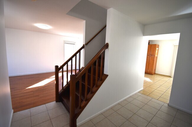 Building Photo - 89 Damascus Dr