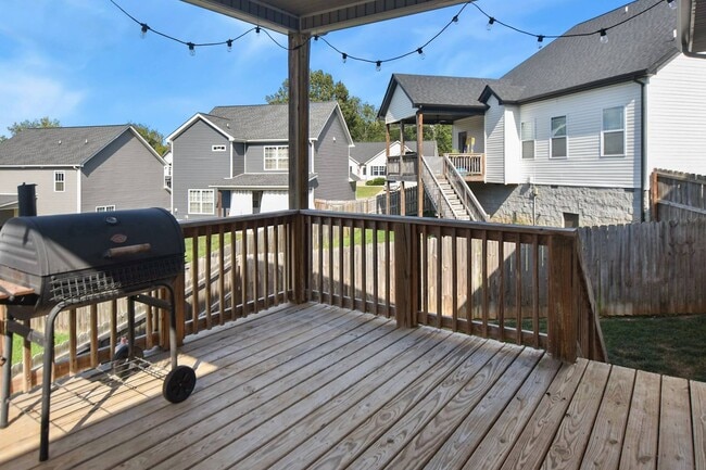 Building Photo - 515 Woodtrace Dr