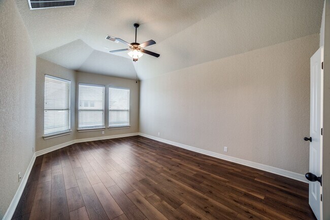 Building Photo - GORGEOUS 4-BEDROOM IN BELTERRA