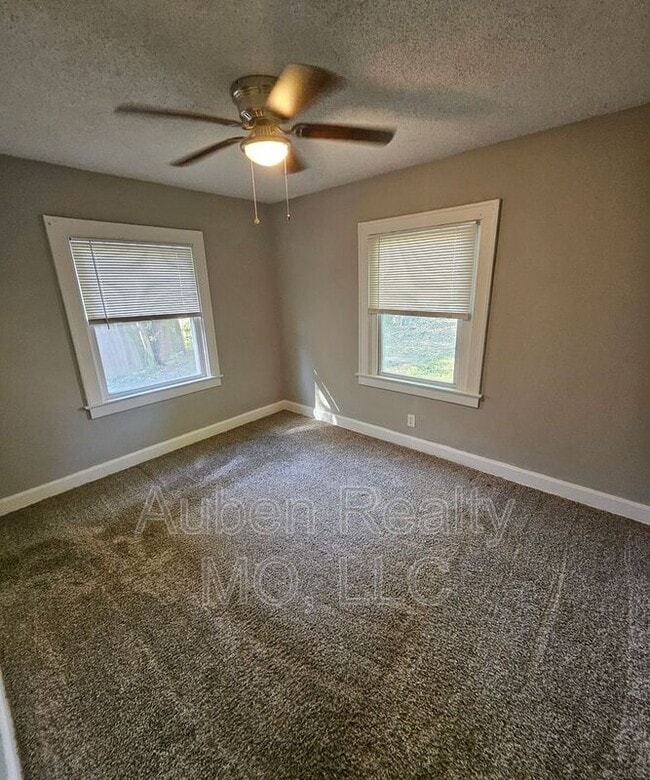 Building Photo - 1158 E 75th Terrace