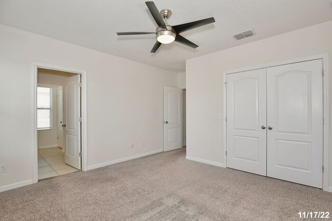 Building Photo - Spacious 3/2.5 Townhome with a 2 Car Garag...