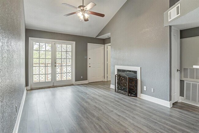 Building Photo - 2121 El Paseo St