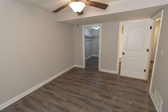 Building Photo - 4700 Dehaven Dr