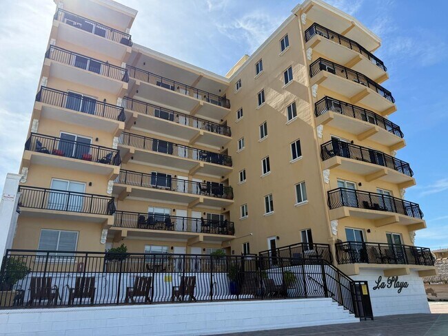 Building Photo - 1815 N Surf Rd