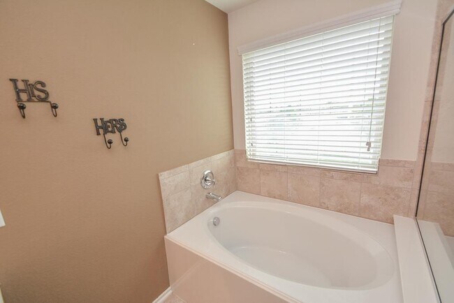 Building Photo - 6490 Calgary Woods Ln