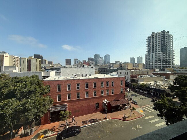 Building Photo - Downtown Condo in the Heart of San Diego!