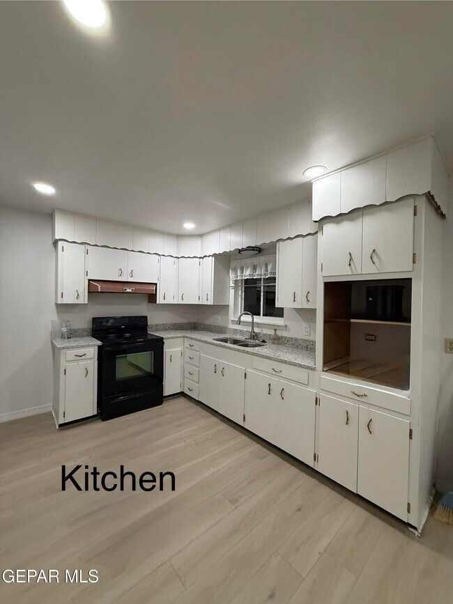 Building Photo - 277 Vista Rio Cir