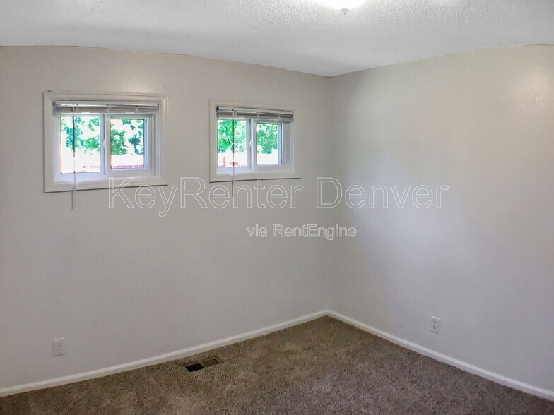 Building Photo - 1995 Ingalls St