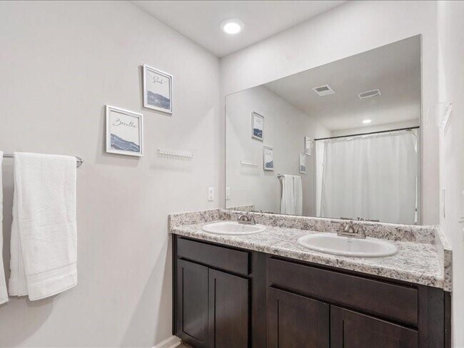 Building Photo - 174 Goodall Woods Dr