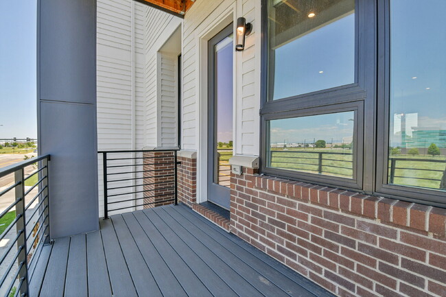 Building Photo - $2,895.00 - 2 Bed, 2.5 Bath Townhome in Prime Denver Location!