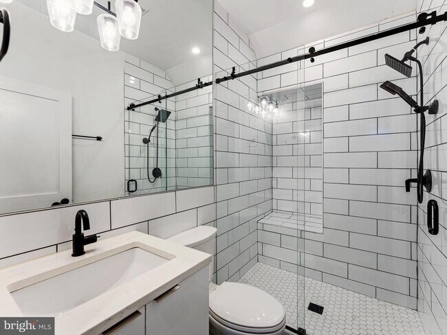 Building Photo - 1120 Penn St NE