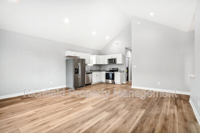 Building Photo - 2015 E Maryland St