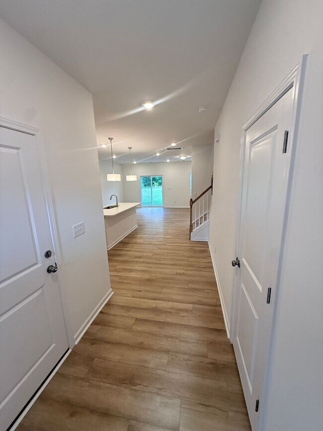 Building Photo - Brand New Townhome in Highland Creek Area!