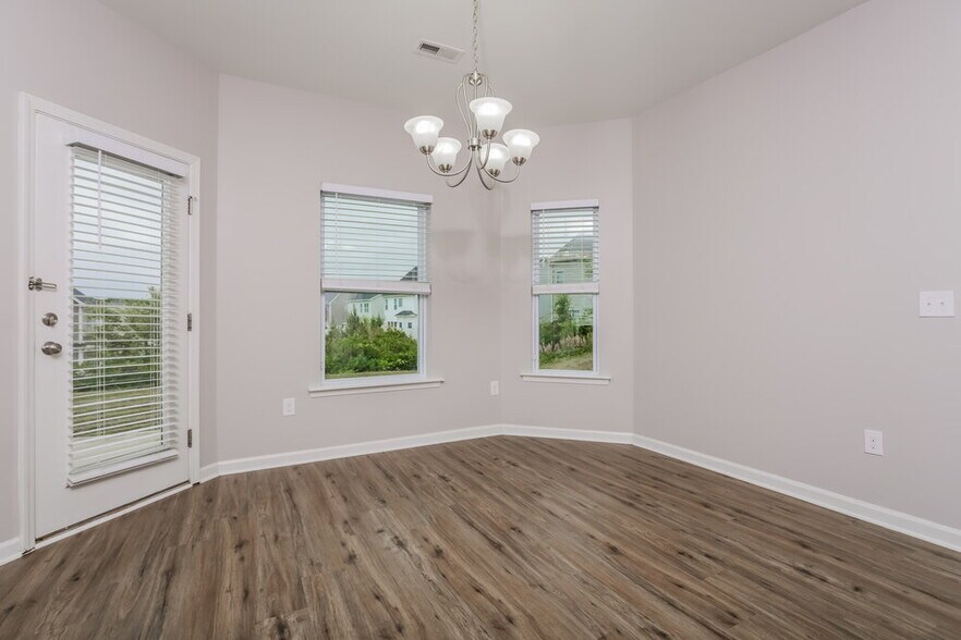 Building Photo - 934 Lakemont Dr