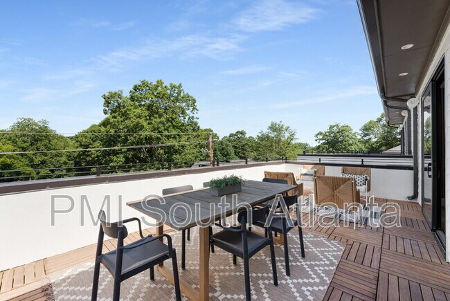 Building Photo - 194 E Lake Terrace SE