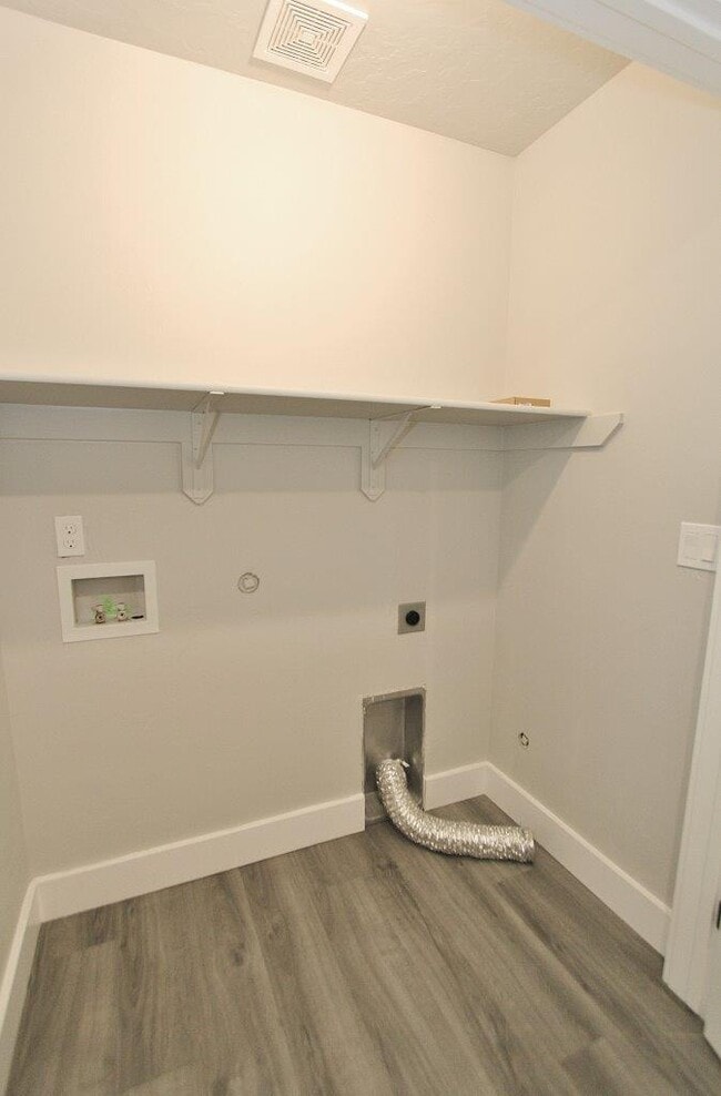 Building Photo - 402 Hazel Ave