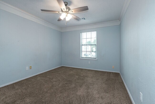 Building Photo - Newly Renovated 4 Bed / 3.5 Bath in Tulsa ...