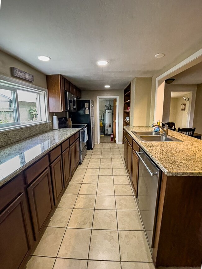 Building Photo - Arnold House