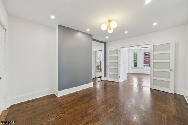 Primary Photo - 86 Maple Ave