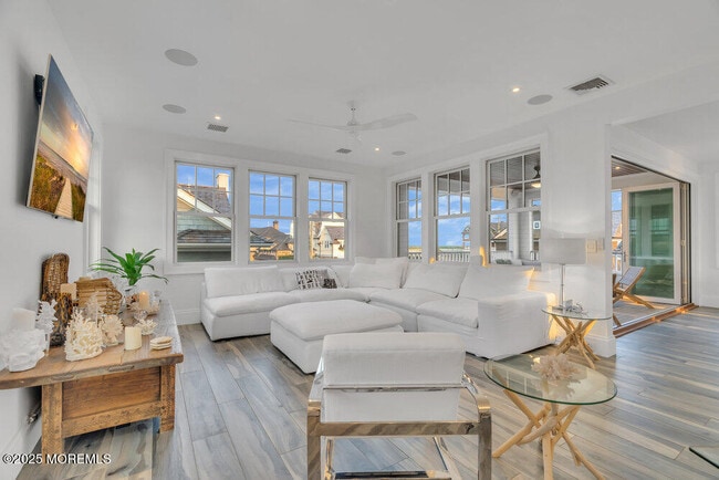 Building Photo - 985 Ocean Ave