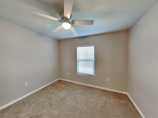 Building Photo - 275 Elm Ct