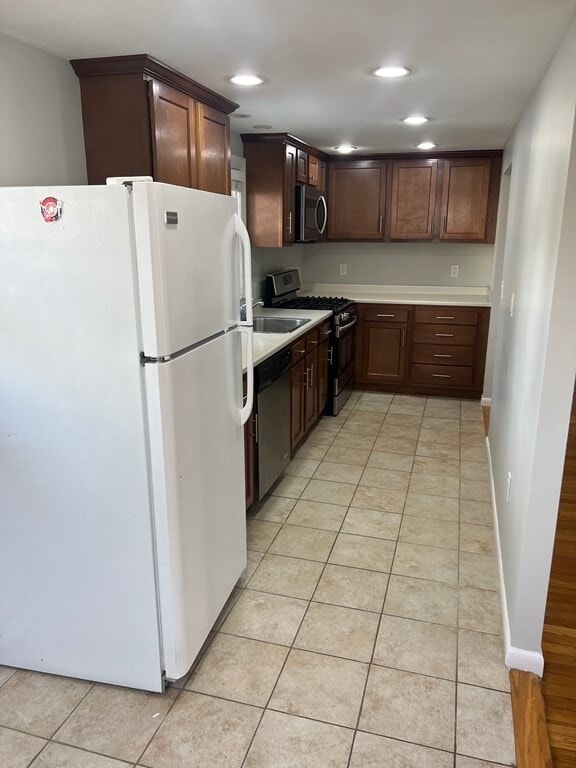 Building Photo - 68 Crescent St