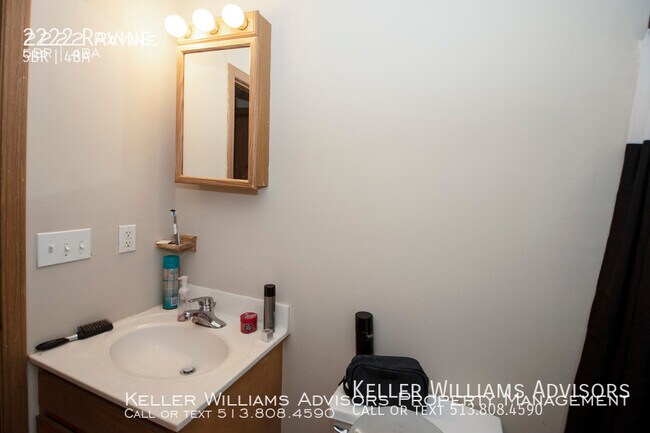 Building Photo - 2222 Ravine-