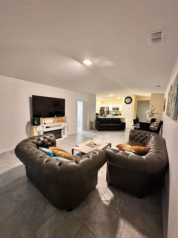 Building Photo - 684 Sand Pne Ln