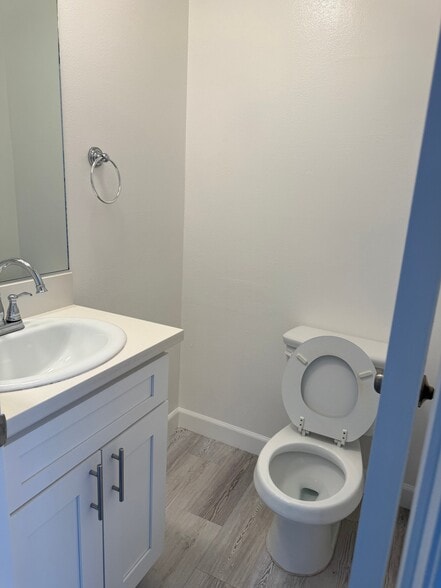 Building Photo - 309 S Sherbourne Dr