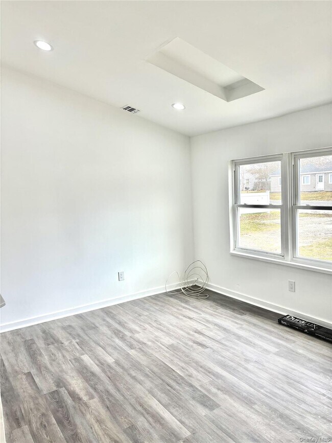 Building Photo - 718 Provost Ave