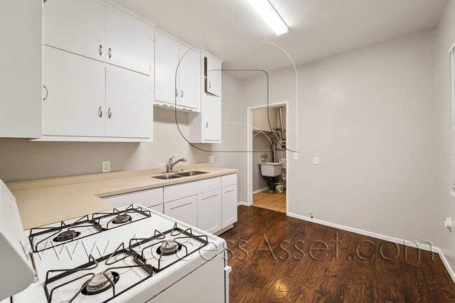 Building Photo - 207 E Graham Ave